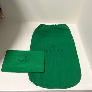 Gucci Emerald Green Dust Bag 9 x 14.5
Gucci Emerald Green Jewelry Bag 4.5 x 6.75